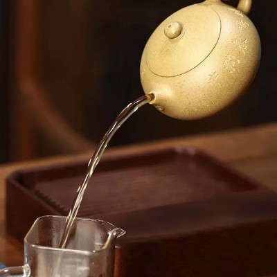 Flattened-Xishi Yixing teapot | Gold Duan ni | 260 ml